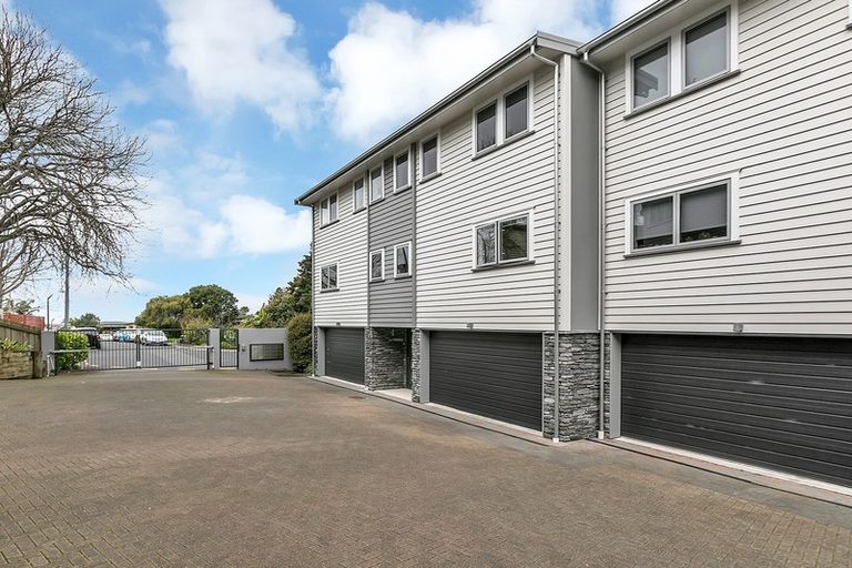 Photo of property in 16/13 Kaihu Street, Northcote, Auckland, 0627