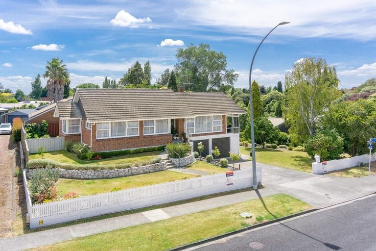 Photo of property in 15 Chedworth Avenue, Chedworth, Hamilton, 3210