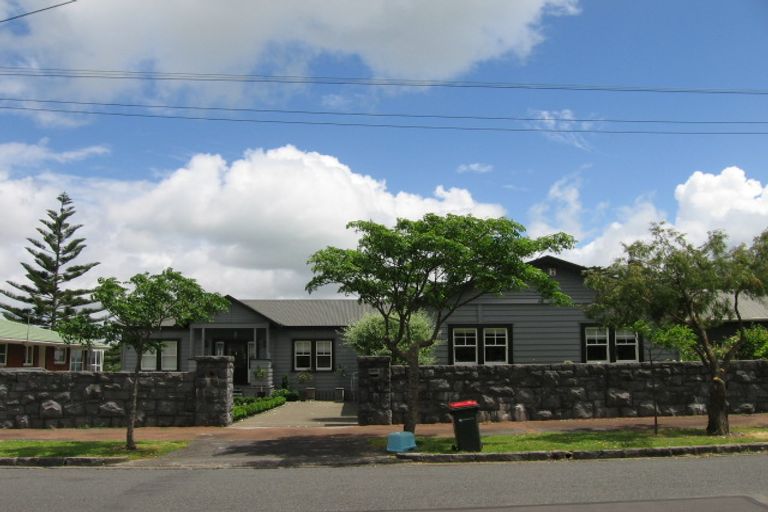 Photo of property in 51 St Michaels Avenue, Point Chevalier, Auckland, 1022