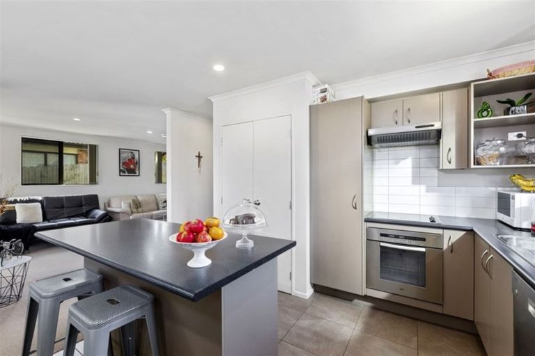 Photo of property in 53 Cityview Place, Massey, Auckland, 0614