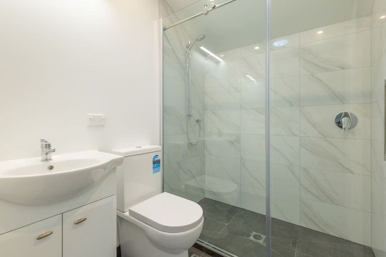 Photo of property in 7/6 John Jennings Drive, Oteha, Auckland, 0632