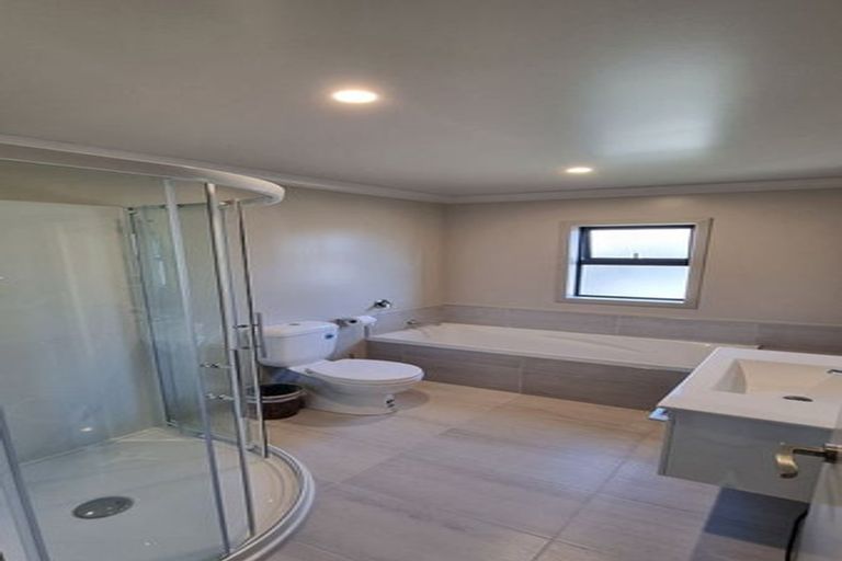 Photo of property in 25 Brindle Way, Newlands, Wellington, 6037