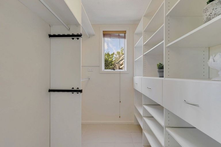 Photo of property in 2 Karoro Place, Paremata, Porirua, 5024