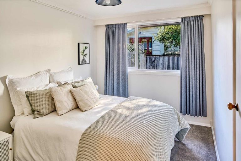 Photo of property in 39b Pukatea Street, Eastbourne, Lower Hutt, 5013