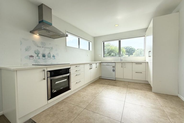 Photo of property in 16 Normandy Place, Henderson, Auckland, 0610