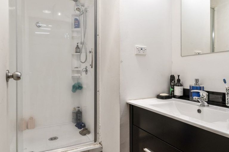 Photo of property in 342 Glenfield Road, Glenfield, Auckland, 0629