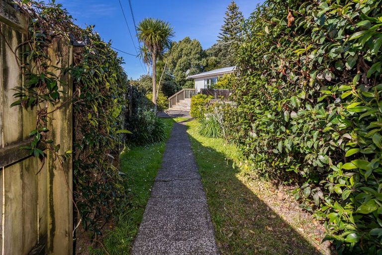 Photo of property in 2/811a Te Atatu Road, Te Atatu Peninsula, Auckland, 0610