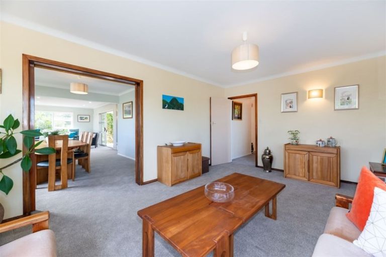 Photo of property in 25 Catalina Crescent, Forrest Hill, Auckland, 0620