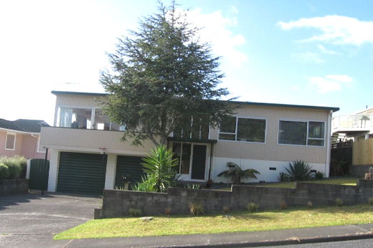 Photo of property in 15 Hume Drive, Hillcrest, Auckland, 0627