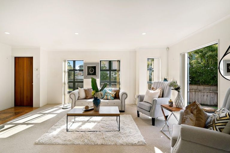 Photo of property in 3a Seacrest Drive, West Harbour, Auckland, 0618