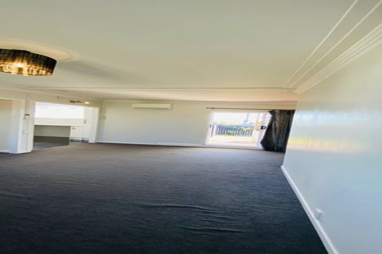 Photo of property in 305 Richardson Road, New Windsor, Auckland, 1041