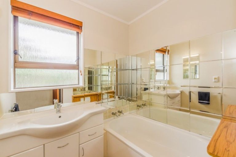 Photo of property in 42 Awanui Drive, Waikanae, 5036