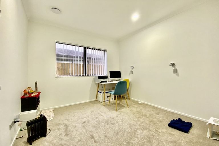 Photo of property in 6 Black Beech Crescent, Takanini, 2110