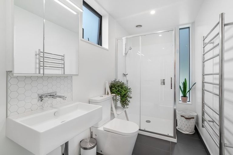 Photo of property in 19 Glenaray Crescent, Wanaka, 9305