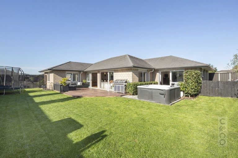 Photo of property in 14 Pohutukawa Parade, Riverhead, 0820