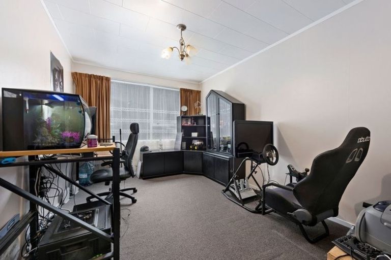 Photo of property in 1/6 Indiana Grove, Totara Park, Upper Hutt, 5018