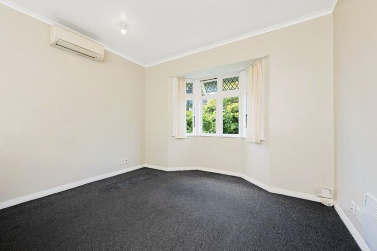 Photo of property in 82 Glenmore Street, Northland, Wellington, 6012