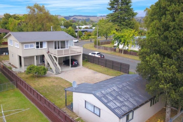 Photo of property in 1 Gifford Place, Utuhina, Rotorua, 3015