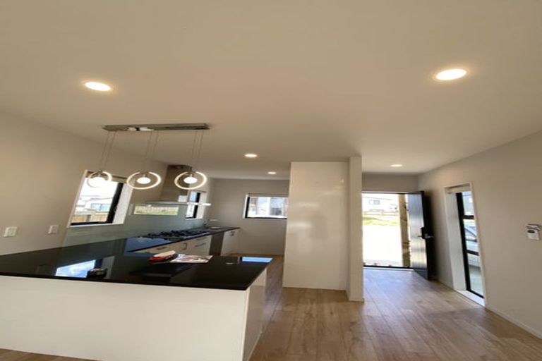 Photo of property in 30 Toanui Road, Hobsonville, Auckland, 0616