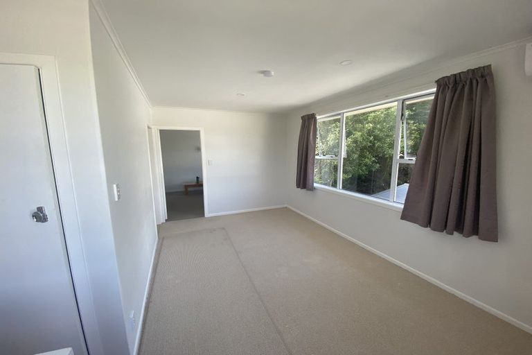 Photo of property in 1/10 Mckelvey Place, Tawa, Wellington, 5028