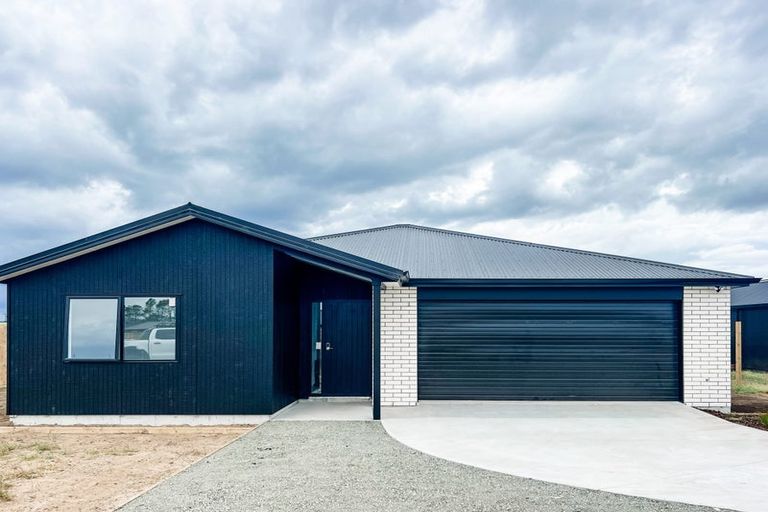 Photo of property in 12 Taurangawaka Road, One Tree Point, 0118