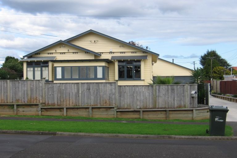 Photo of property in 17 Grande Vue Road, Papatoetoe, Auckland, 2025