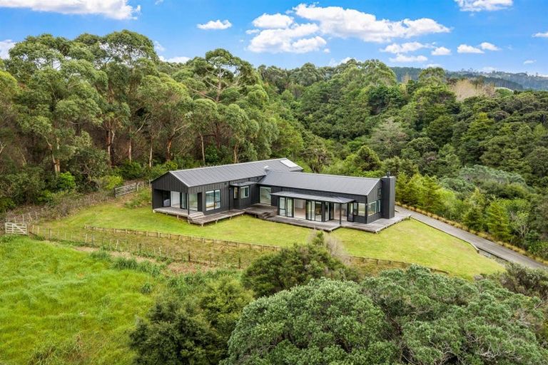 Photo of property in 414 Leigh Road, Whangateau, 0985