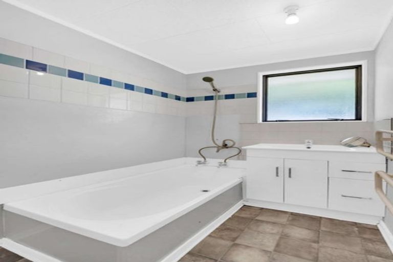 Photo of property in 2/4 Calvert Street, Papakura, 2110