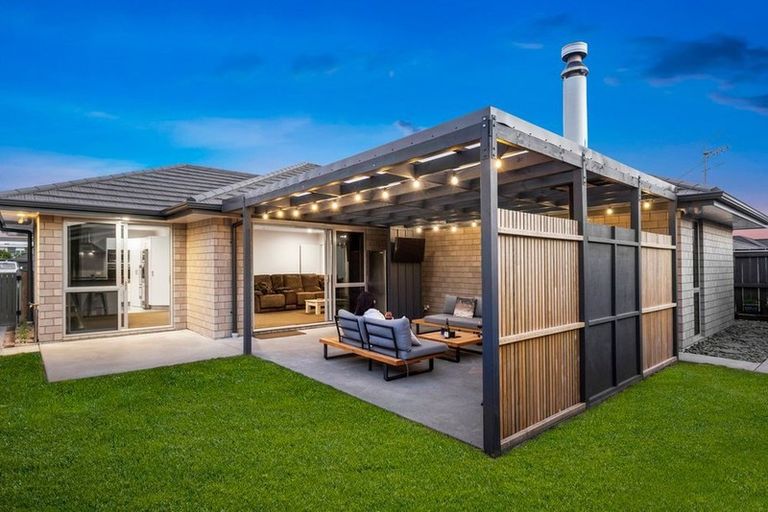 Photo of property in 22 Rainey Crescent, Papamoa Beach, Papamoa, 3118