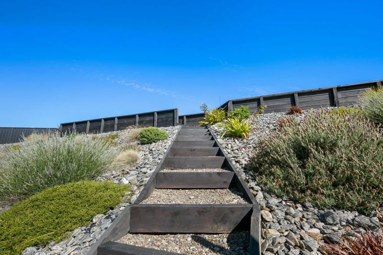 Photo of property in 71 Stratford Drive, Mount Pisa, Cromwell, 9383