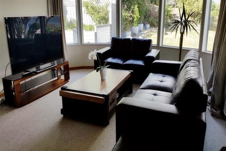 Photo of property in 5 Bowes Crescent, Strathmore Park, Wellington, 6022