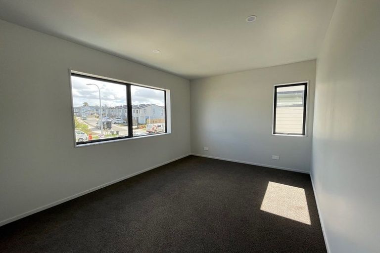 Photo of property in 68 Matawhanga Drive, Wattle Downs, Auckland, 2103