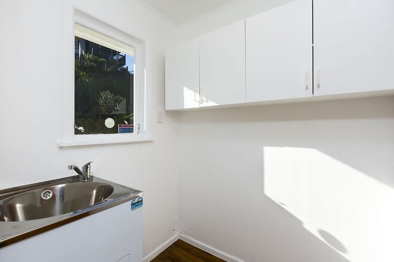 Photo of property in 39 Vista Crescent, Maoribank, Upper Hutt, 5018