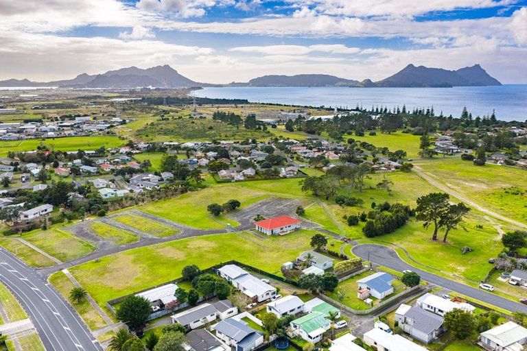 Photo of property in 17 Moki Place, Ruakaka, 0116