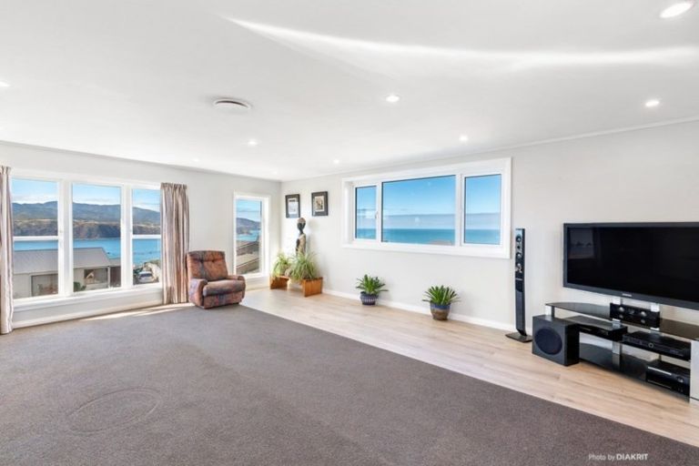 Photo of property in 8 Bowes Crescent, Strathmore Park, Wellington, 6022