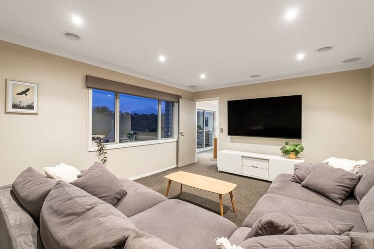 Photo of property in 17 Dusky Crescent, Aotea, Porirua, 5024