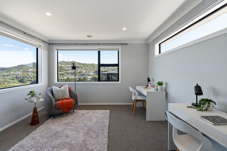 Photo of property in 2 Cessna Way, Newlands, Wellington, 6037