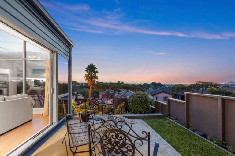 Photo of property in 22 Estuary View Road, Welcome Bay, Tauranga, 3112