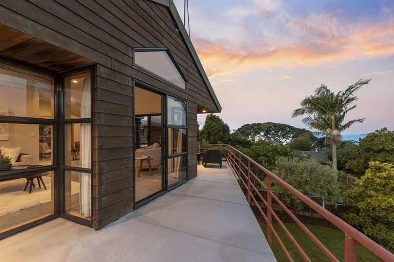 Photo of property in 7b Elgin Place, Red Beach, 0932