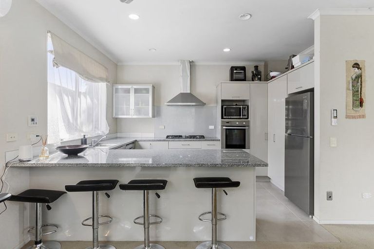 Photo of property in 12 Seresin Crescent, Flat Bush, Auckland, 2016