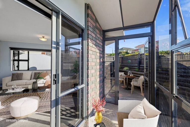 Photo of property in 14 Sandel Rise, Merrilands, New Plymouth, 4312