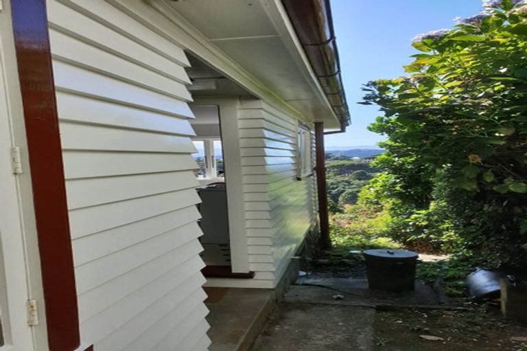 Photo of property in 31 Garden Road, Northland, Wellington, 6012