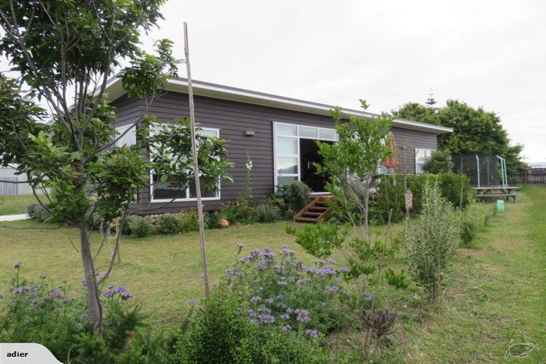 Photo of property in 8 Fuller Close, Levin, 5510