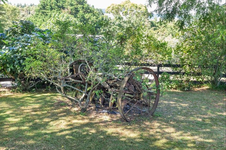 Photo of property in 223 Heatherlea East Road, Levin, 5571