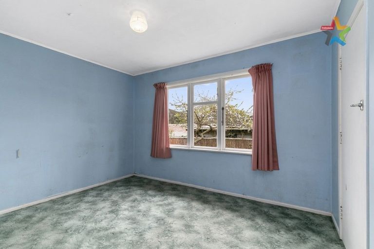 Photo of property in 18 Lowry Crescent, Stokes Valley, Lower Hutt, 5019