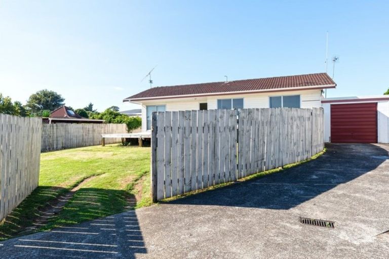 Photo of property in 1/15 Frobisher Way, Clendon Park, Auckland, 2103