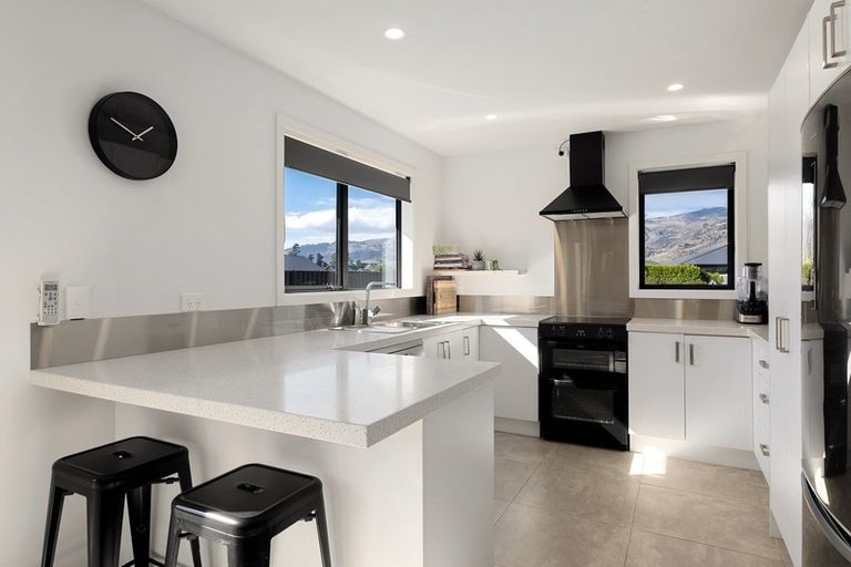 Photo of property in 36 Perriam Place, Mount Pisa, Cromwell, 9383