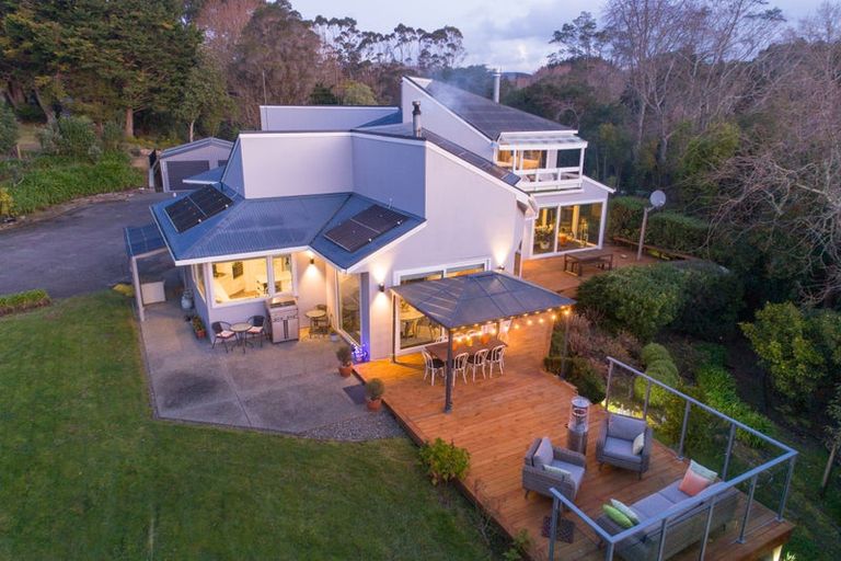 Photo of property in 6 Polson Hill Drive, Aokautere, Palmerston North, 4471