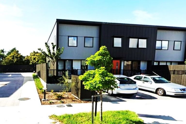 Photo of property in 43 Cessna Crescent, Mangere, Auckland, 2022