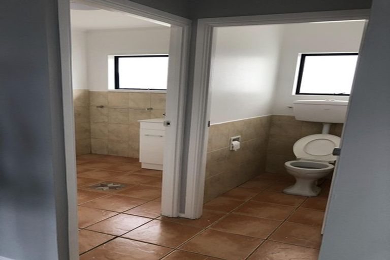 Photo of property in 16 Chequers Avenue, Glenfield, Auckland, 0629